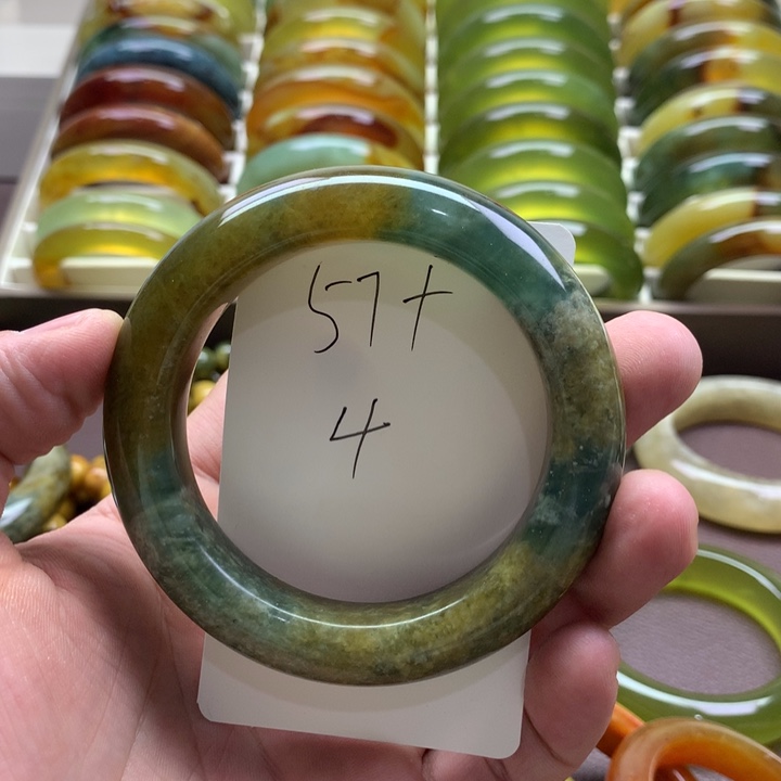 开****蛇纹石玉未镶嵌手镯