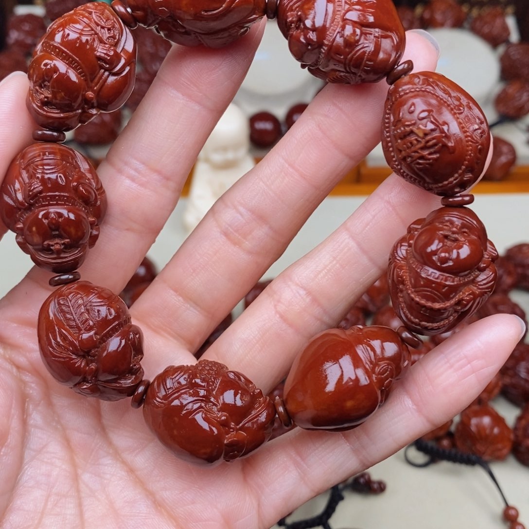 橄榄核吊坠八宝财神