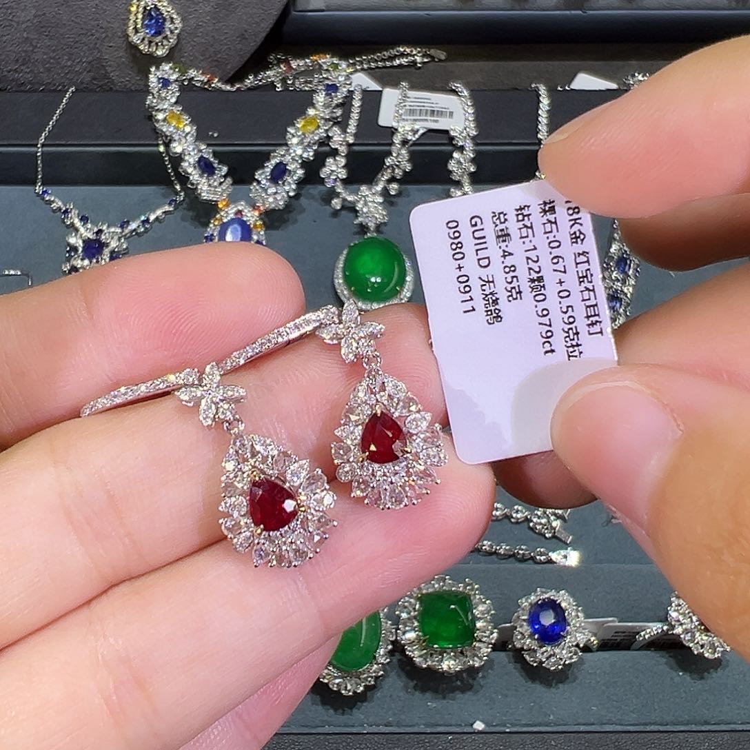 耳钉18K金镶嵌红宝石