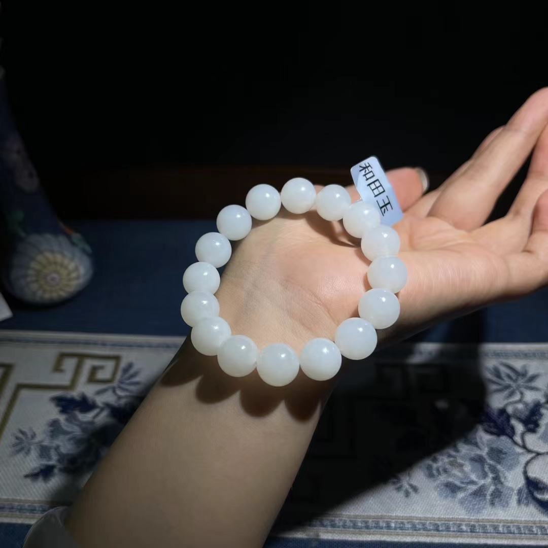 卡十二的高冰白的手串