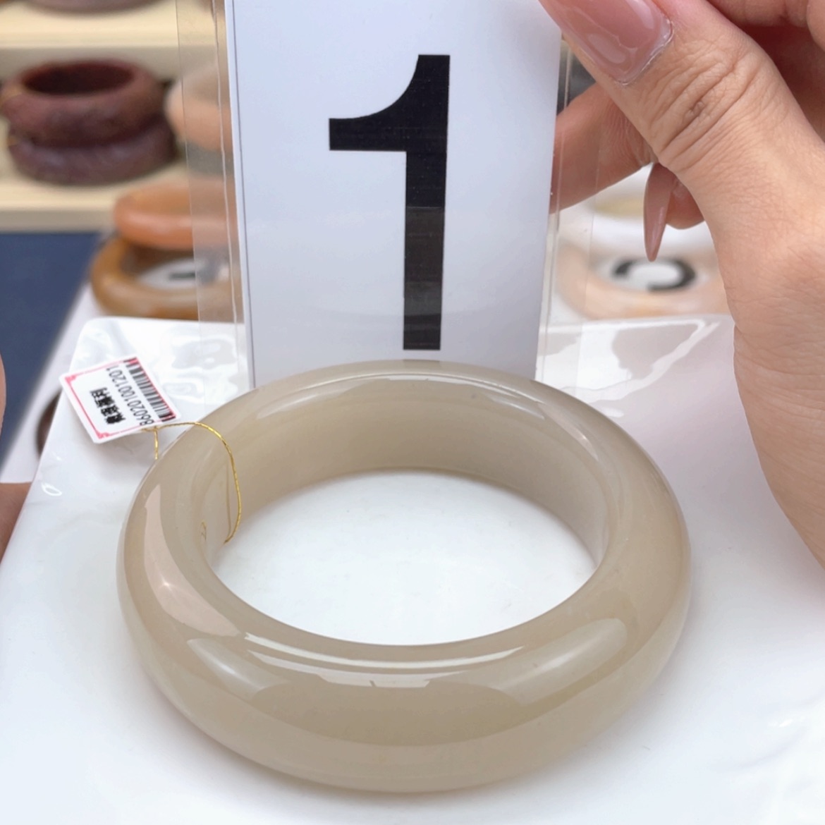 【闪购商品】石英质玉手镯未镶嵌
