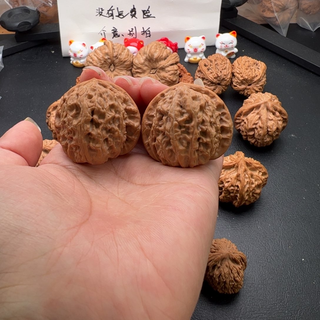 文玩核桃把件白狮子