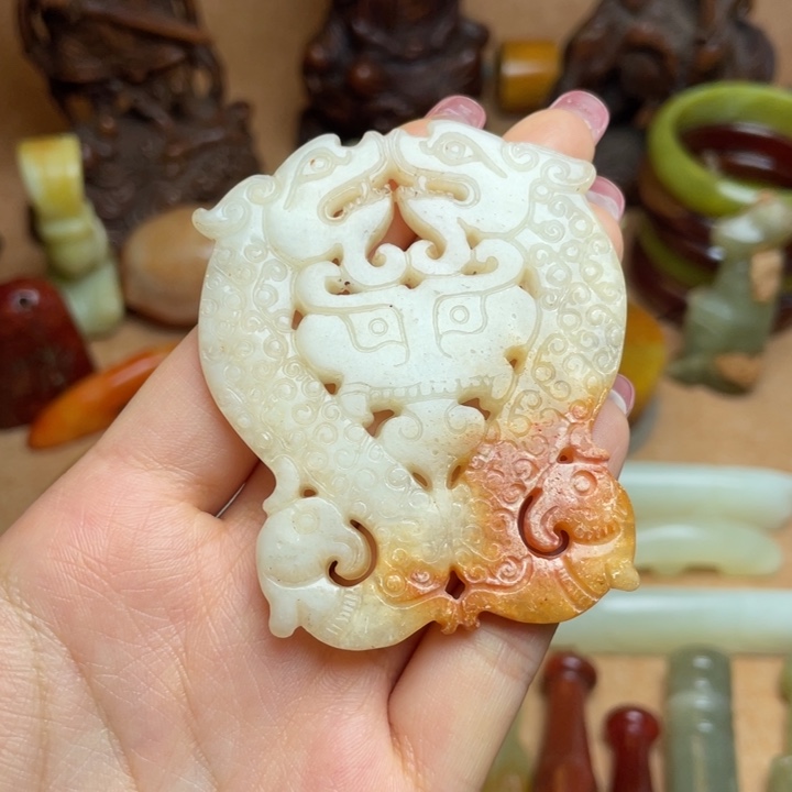 蛇纹石玉未镶嵌颈饰