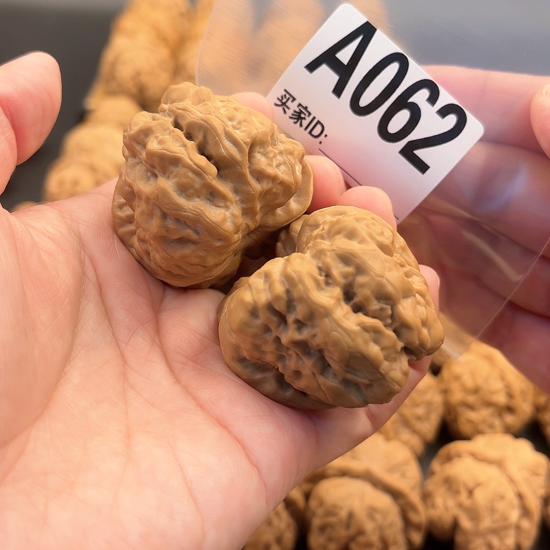 文玩核桃把件刘*旭蛙蛙全品40