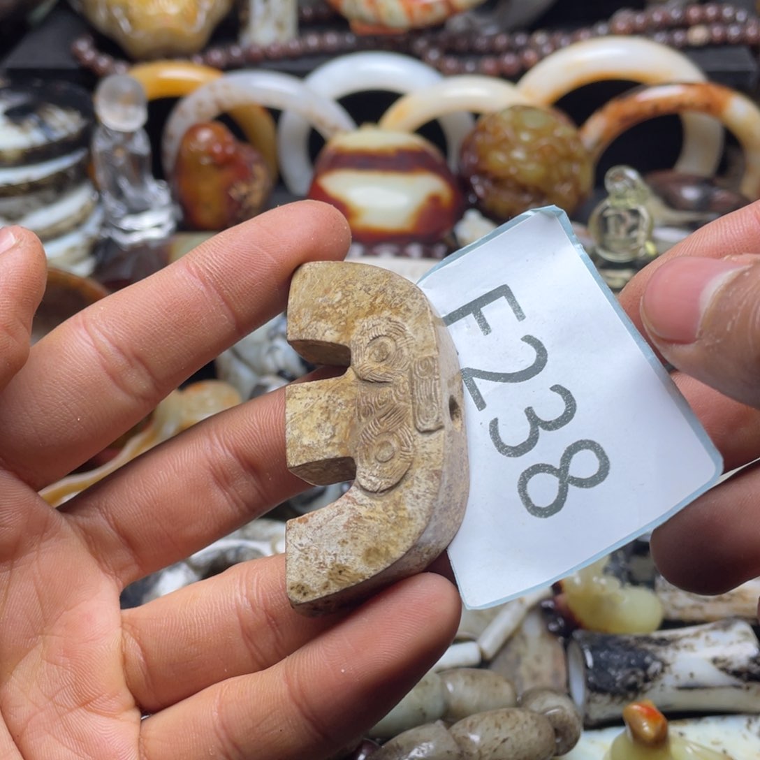 和田玉（糖玉）挂件未镶嵌