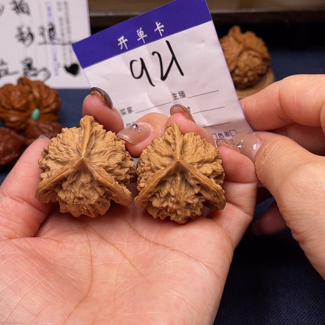 文玩核桃吊坠盘山三棱38