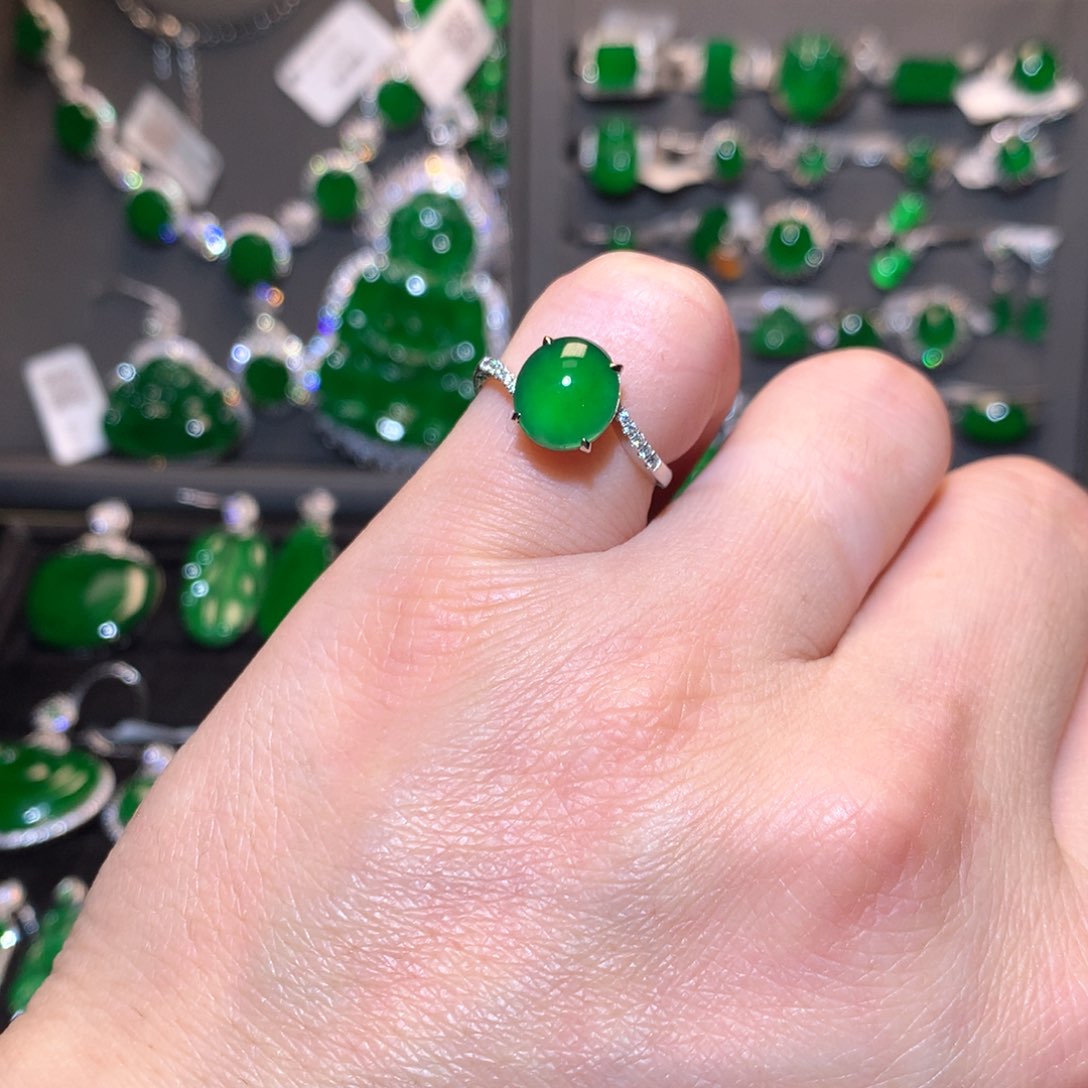 翡翠戒指18K金镶嵌天然翡翠