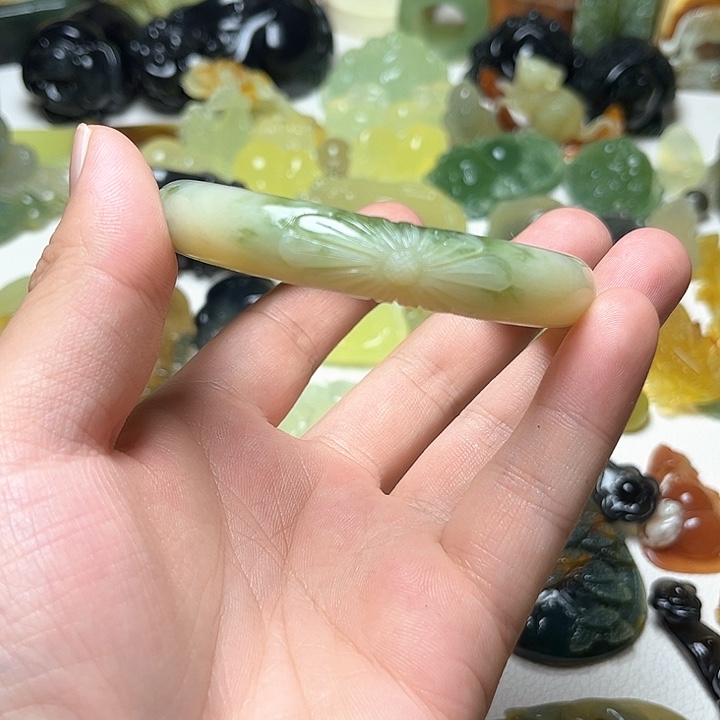 未镶嵌蛇纹石玉颈饰燃*燃