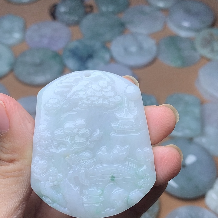 一***帆翡翠未镶嵌颈饰山水牌