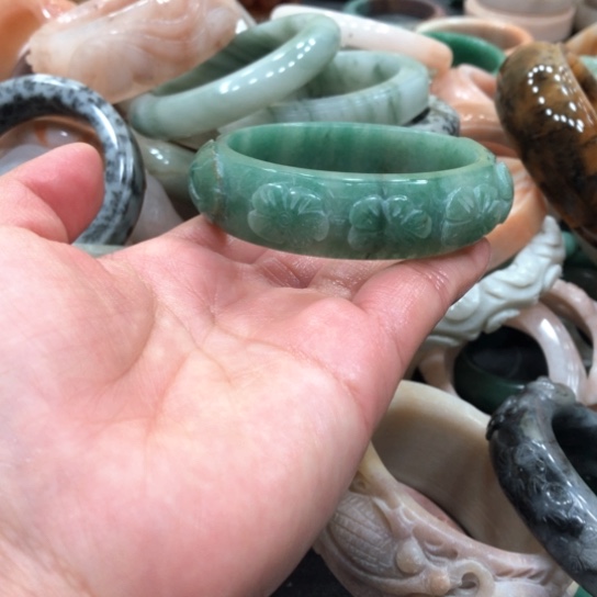 石英质玉手镯未镶嵌