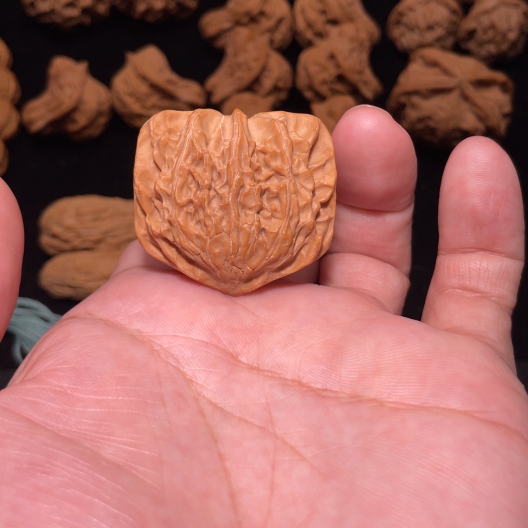 鸡***。文玩核桃吊坠文玩核桃