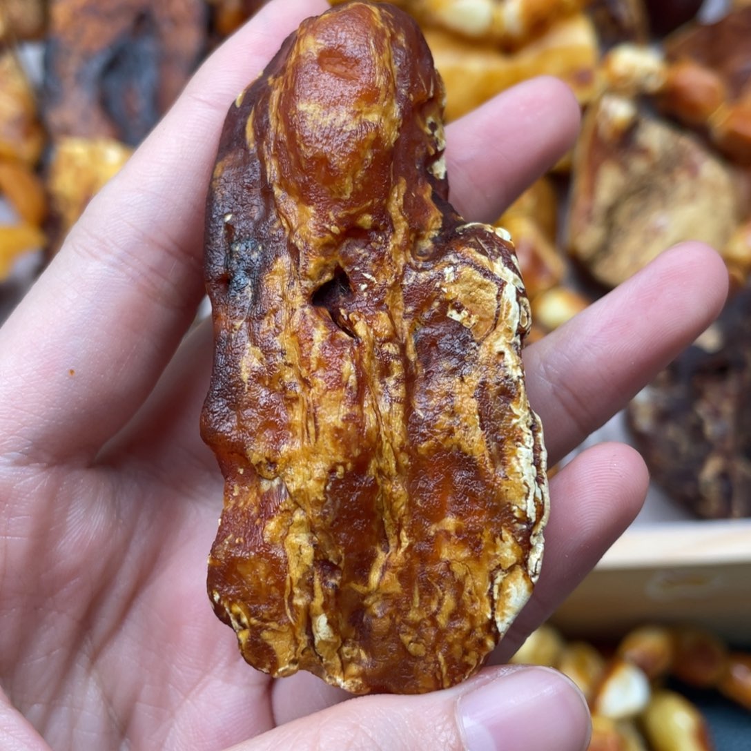 琥珀珠宝奇石未镶嵌