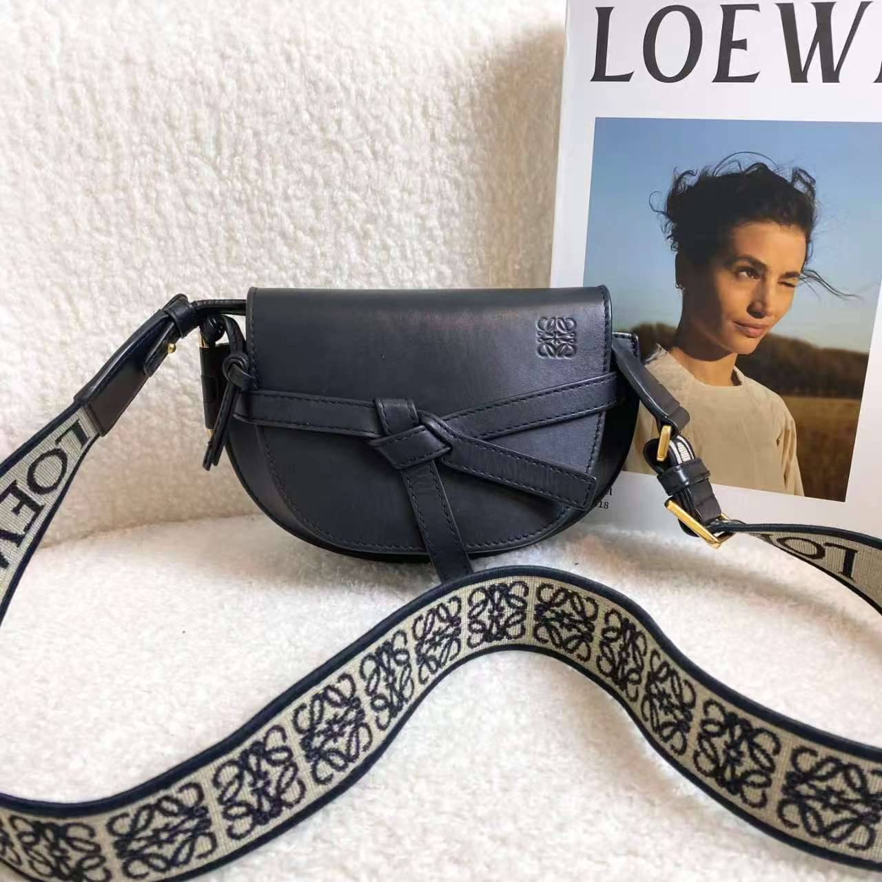 99新 LOEWE/罗意威 黑色minigate包/ 53001305/代卖服务/12期免息