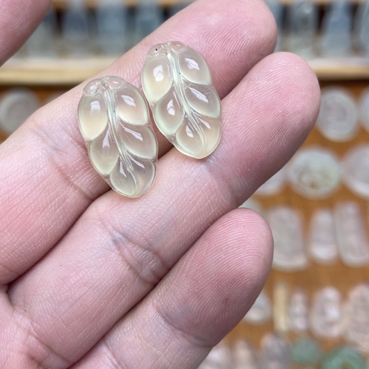 聪***宝蛇纹石玉未镶嵌颈饰