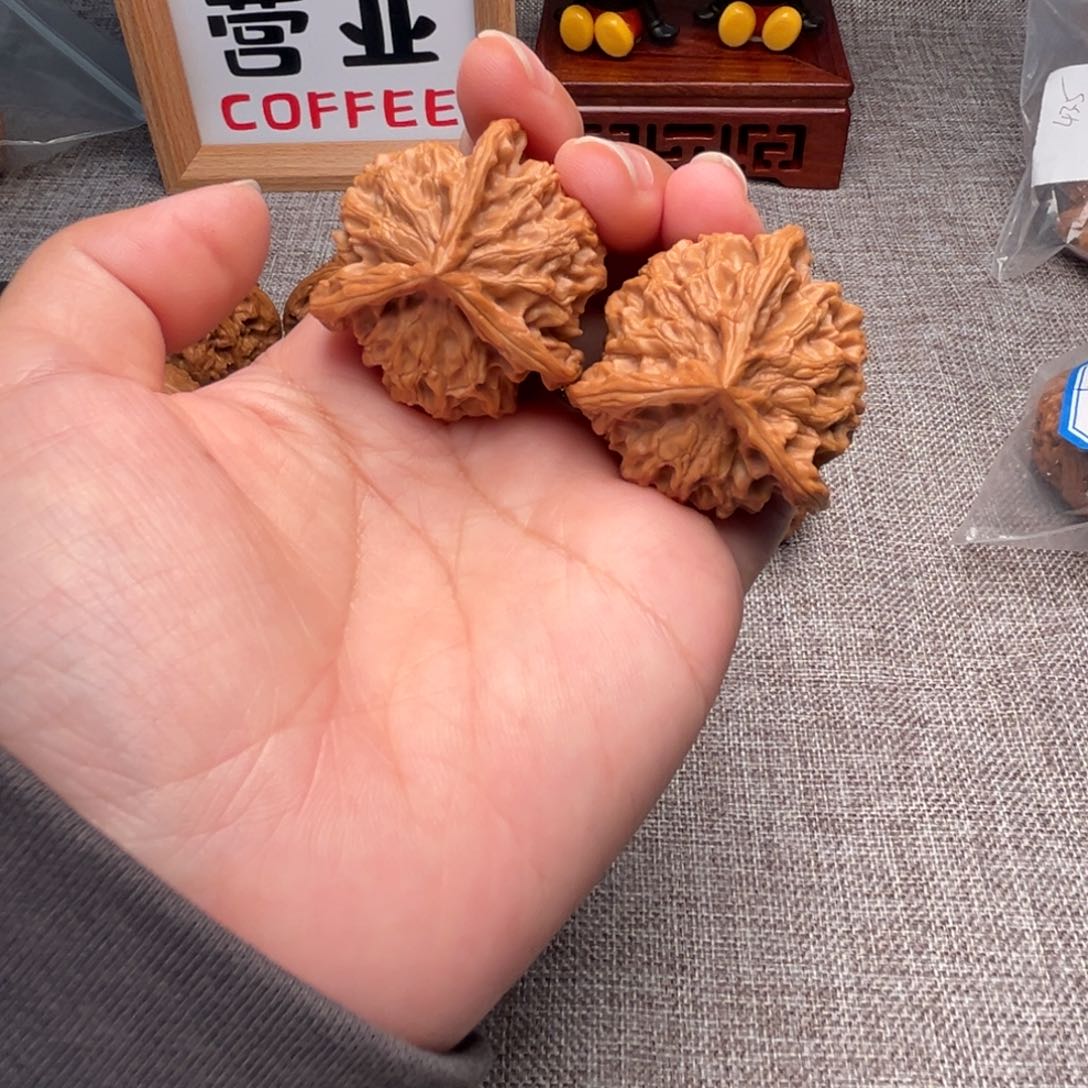 文玩核桃把件盘山三棱39全品