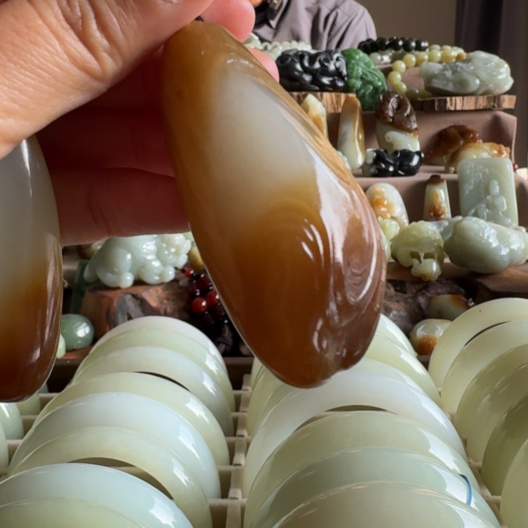 和田玉（糖玉）未镶嵌颈饰