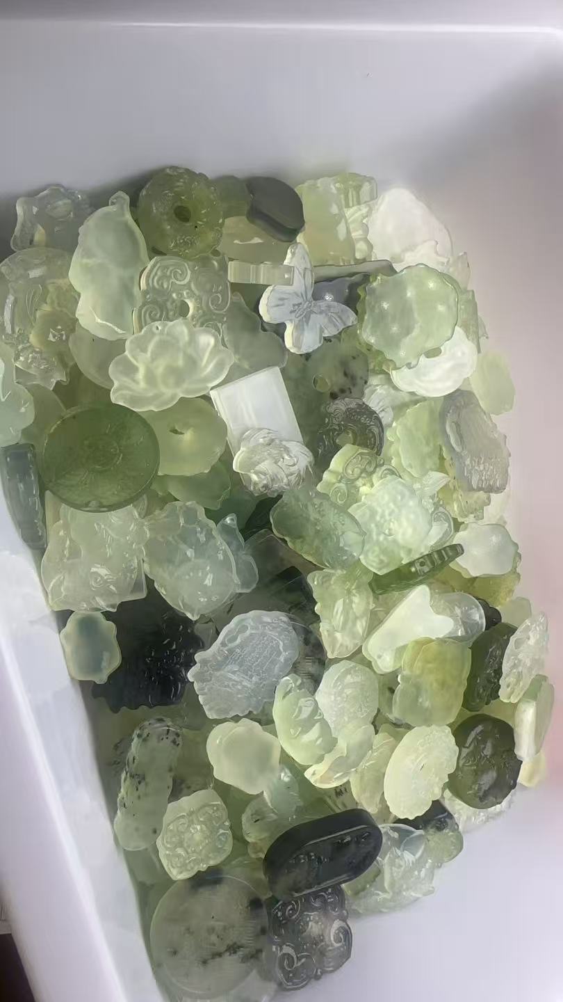 岫玉挂坠多样随机发货 发一个