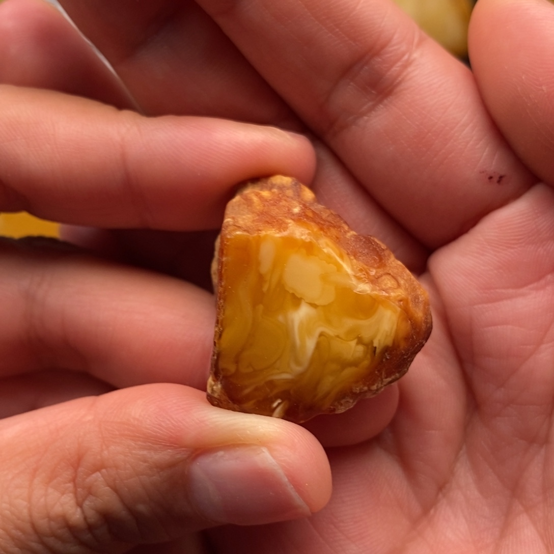 定制琥珀未镶嵌蜜蜡