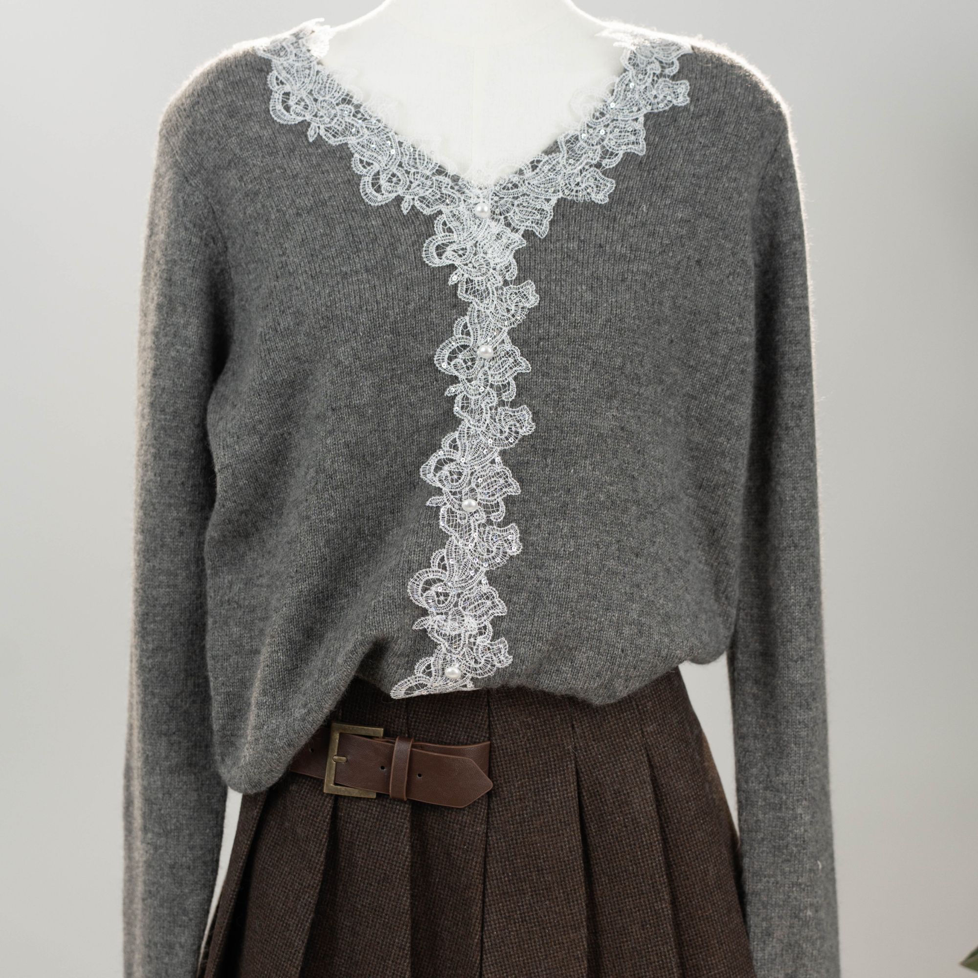 毛衣女款爆款2025新款洋气打底针织衫长袖小香风别致独特小上衣