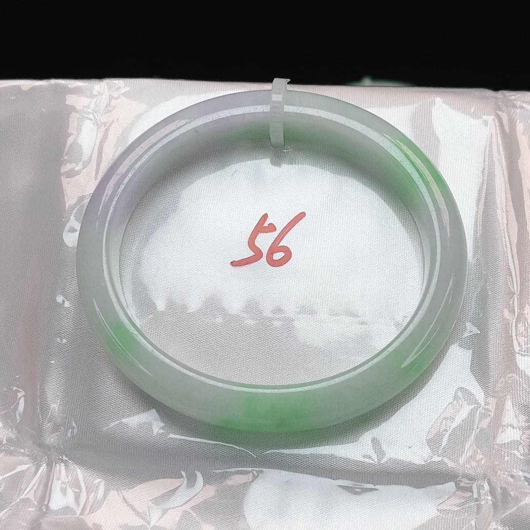 翡翠手镯未镶嵌贵妃