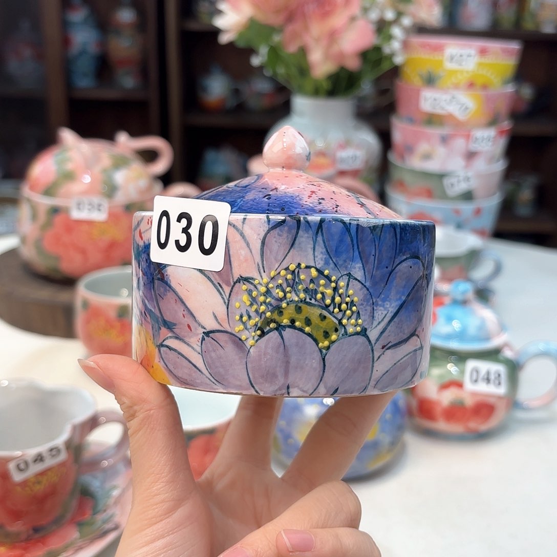 瓷片哆**喵兔兔好可爱呀打