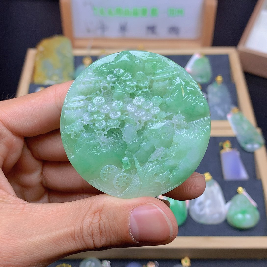 翡翠颈饰未镶嵌翡翠