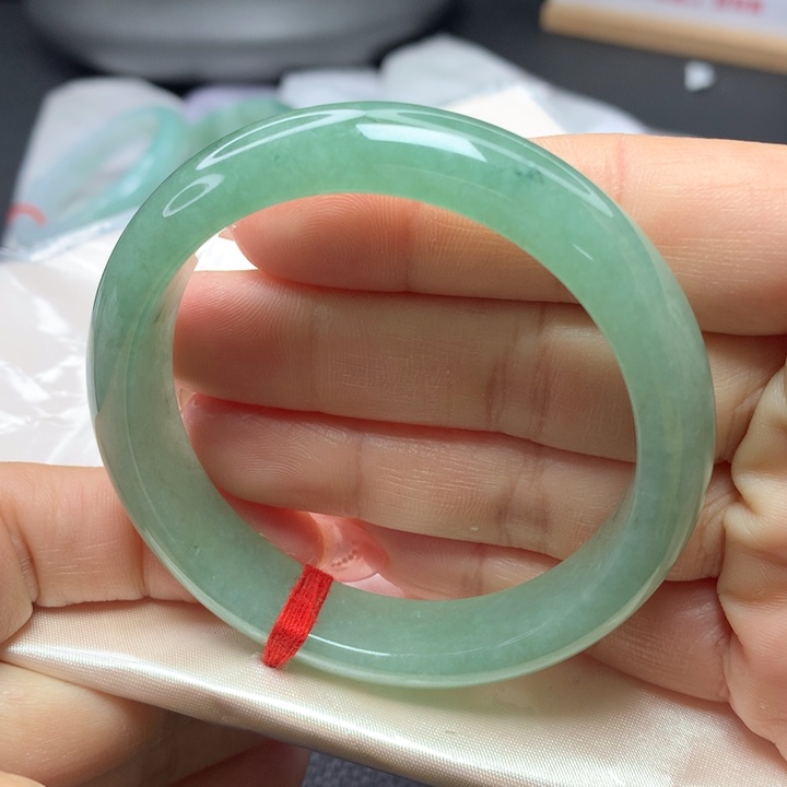 翡翠手镯未镶嵌粤****车555555656