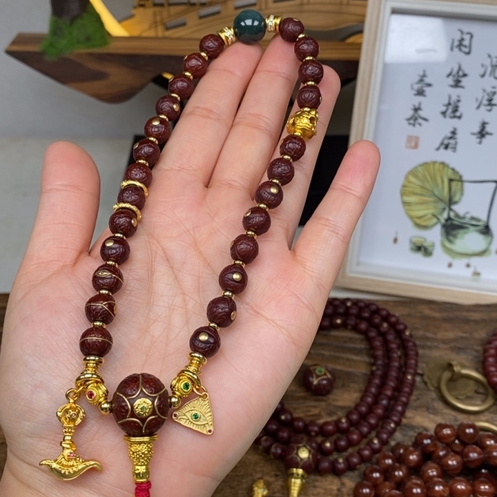 凤眼菩提吊坠8,5 满配 手持