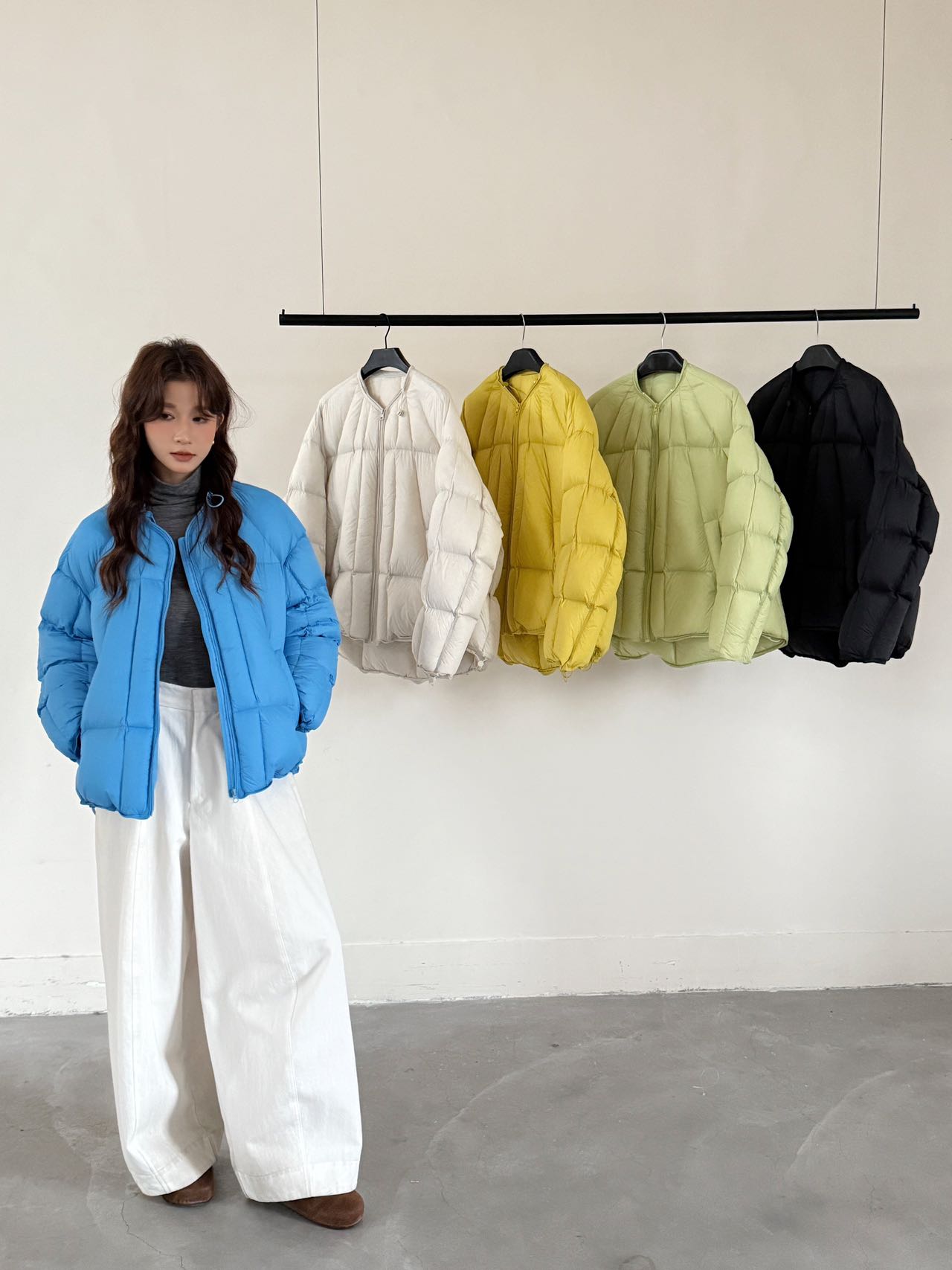 欧货超好看的无领羽绒服女冬季2025新款宽松圆领白鸭绒面包服外套