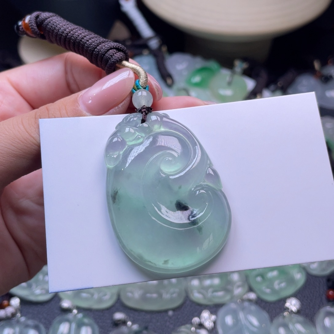 颈饰未镶嵌翡翠       