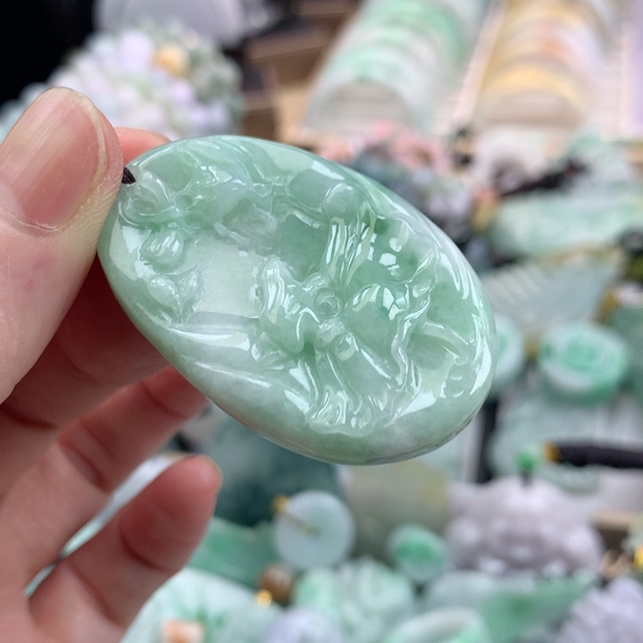 翡翠未镶嵌颈饰吊坠