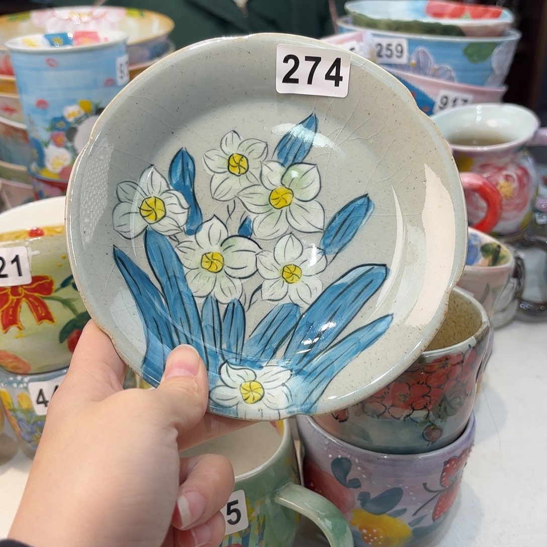 瓷片兔兔好可爱呀打个