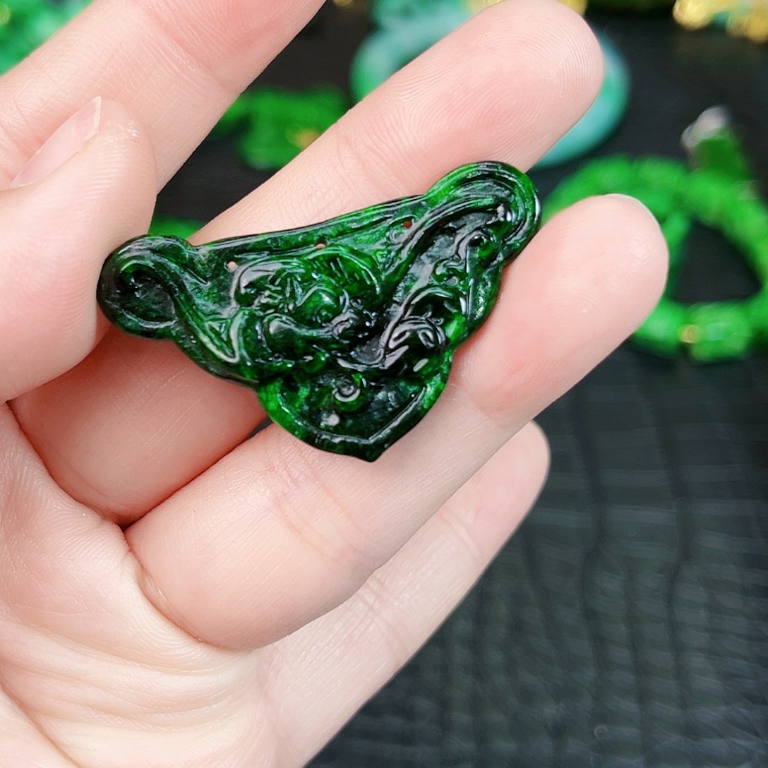 翡翠颈饰未镶嵌吊坠