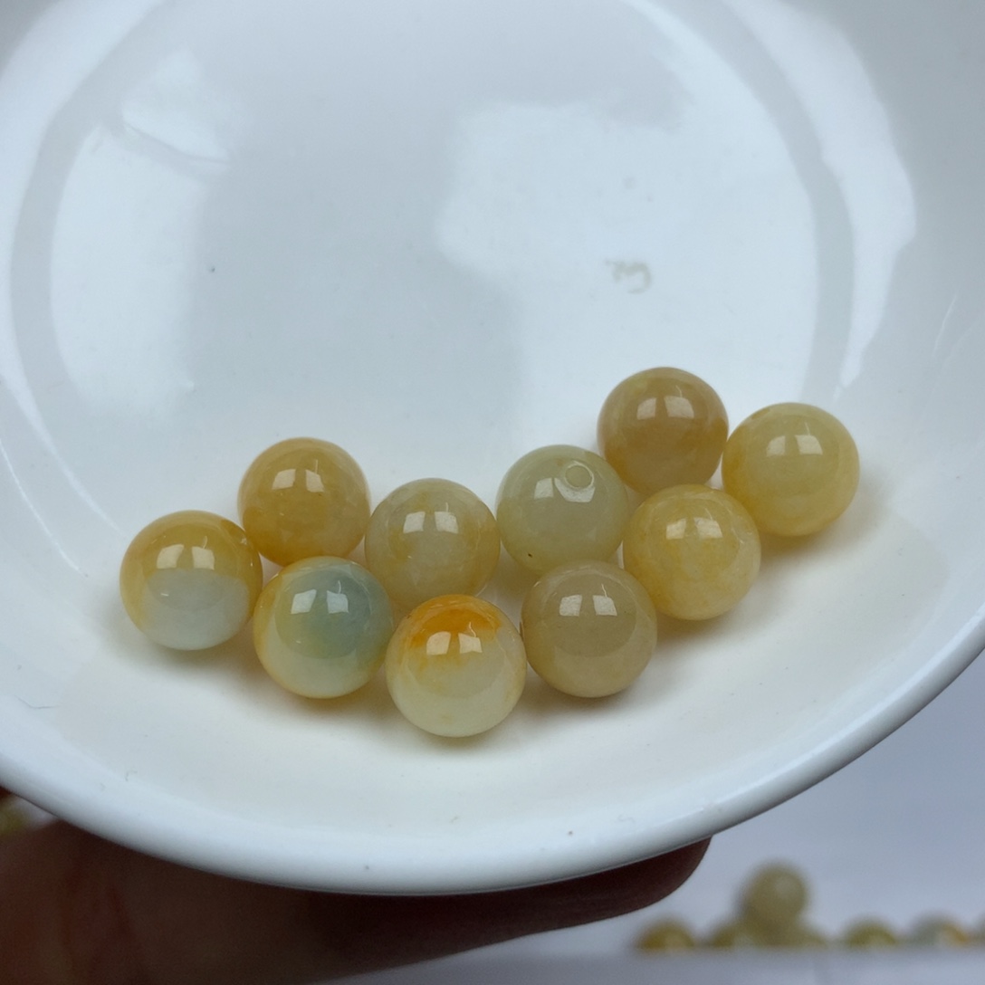 翡翠颈饰未镶嵌卡8➕。10颗。