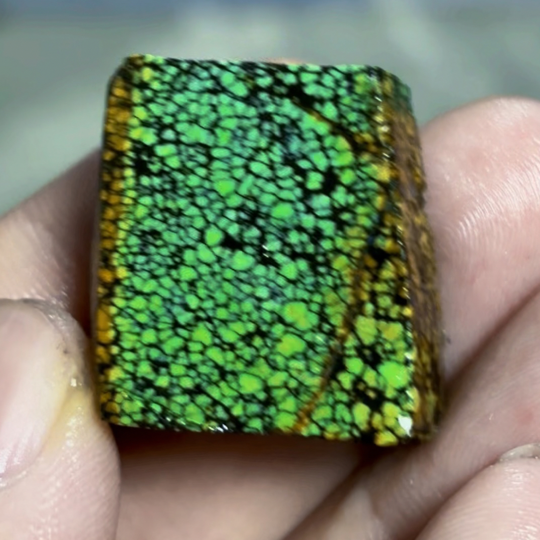 原矿绿松石菜籽黄圆珠牌子吊坠