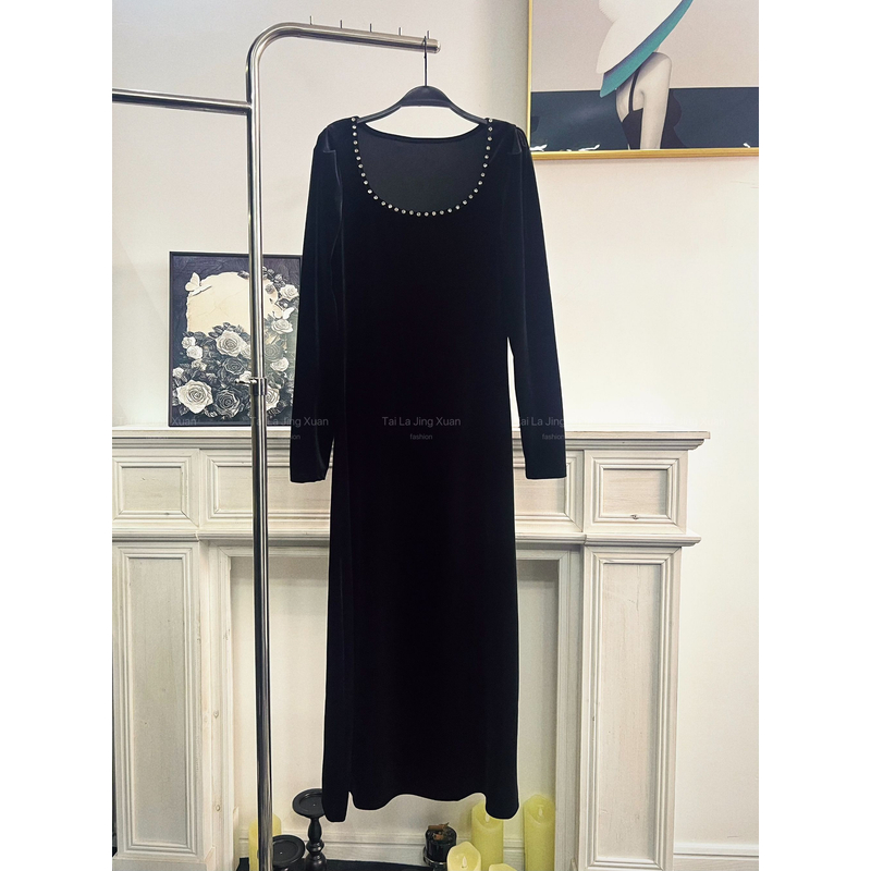 （星环）法式黑色丝绒长袖连衣裙女秋冬新款高级感收腰显瘦气质