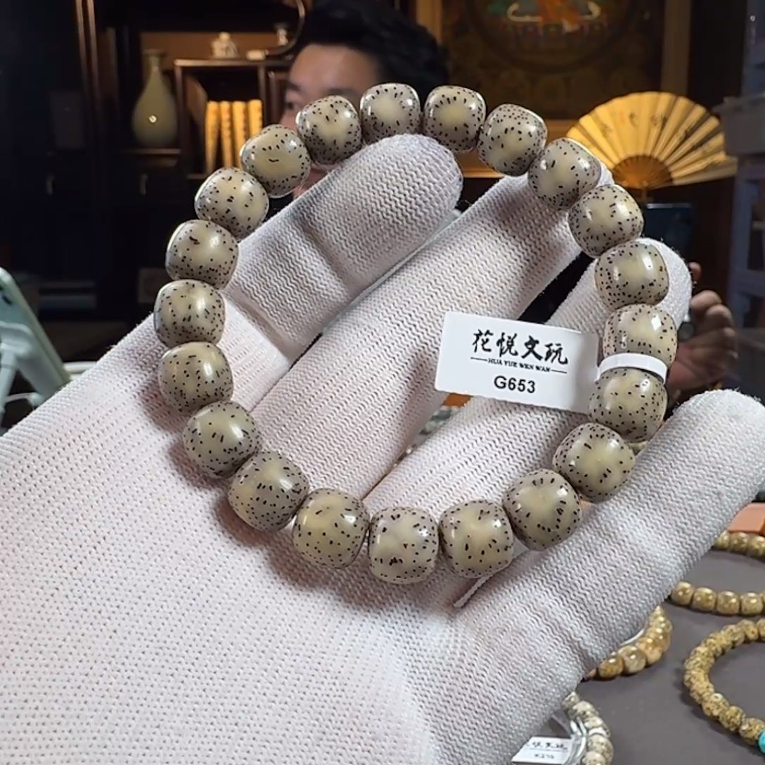 手串星月菩提11x10 糯冰奶奶灰侧留白 G653