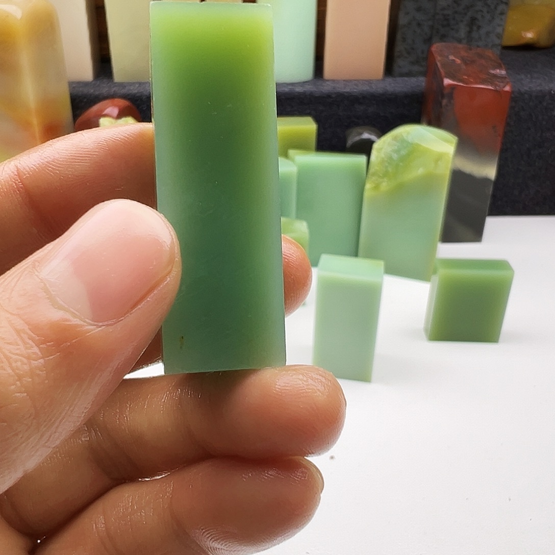 晴****老挝石老挝精品展区