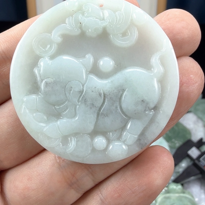 翡翠挂件未镶嵌翡翠