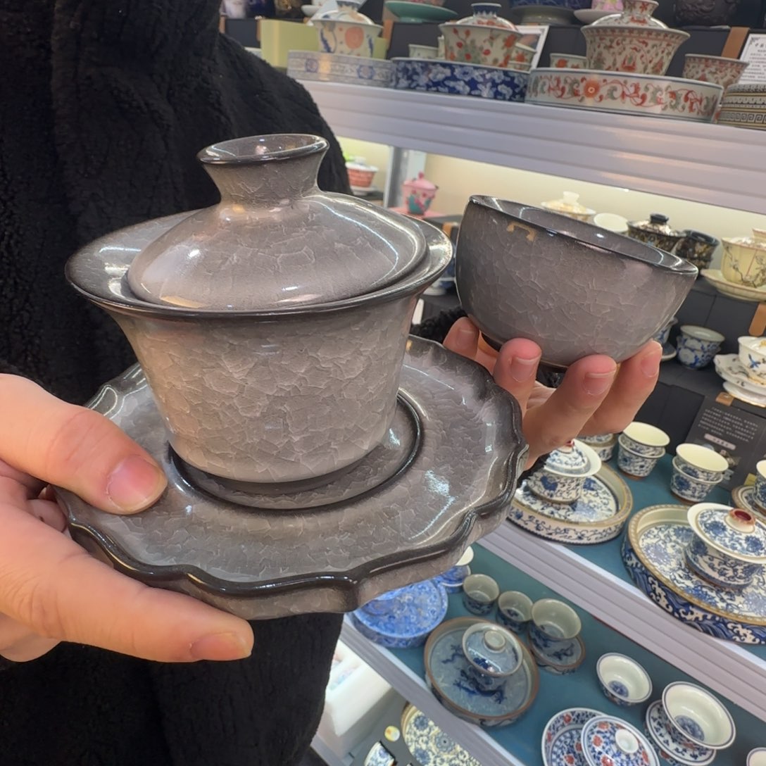 这些盖碗很漂亮我很喜欢！！