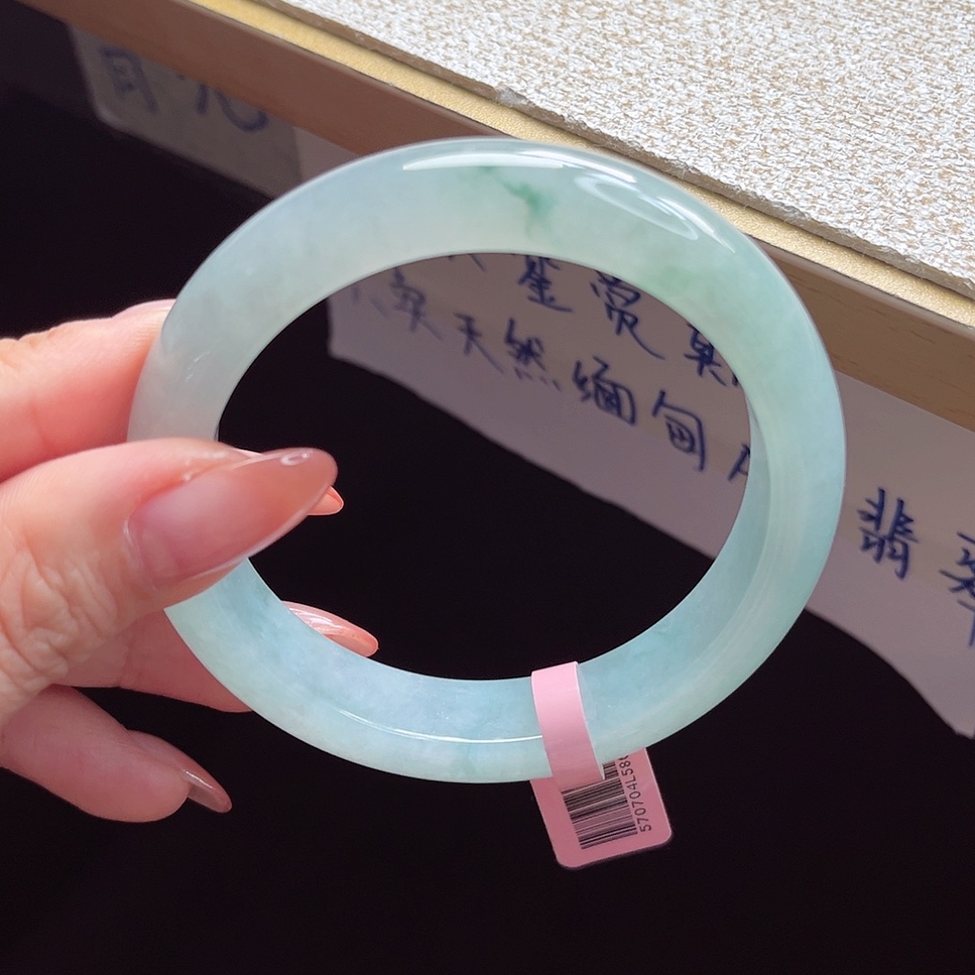 翡翠手镯未镶嵌手镯