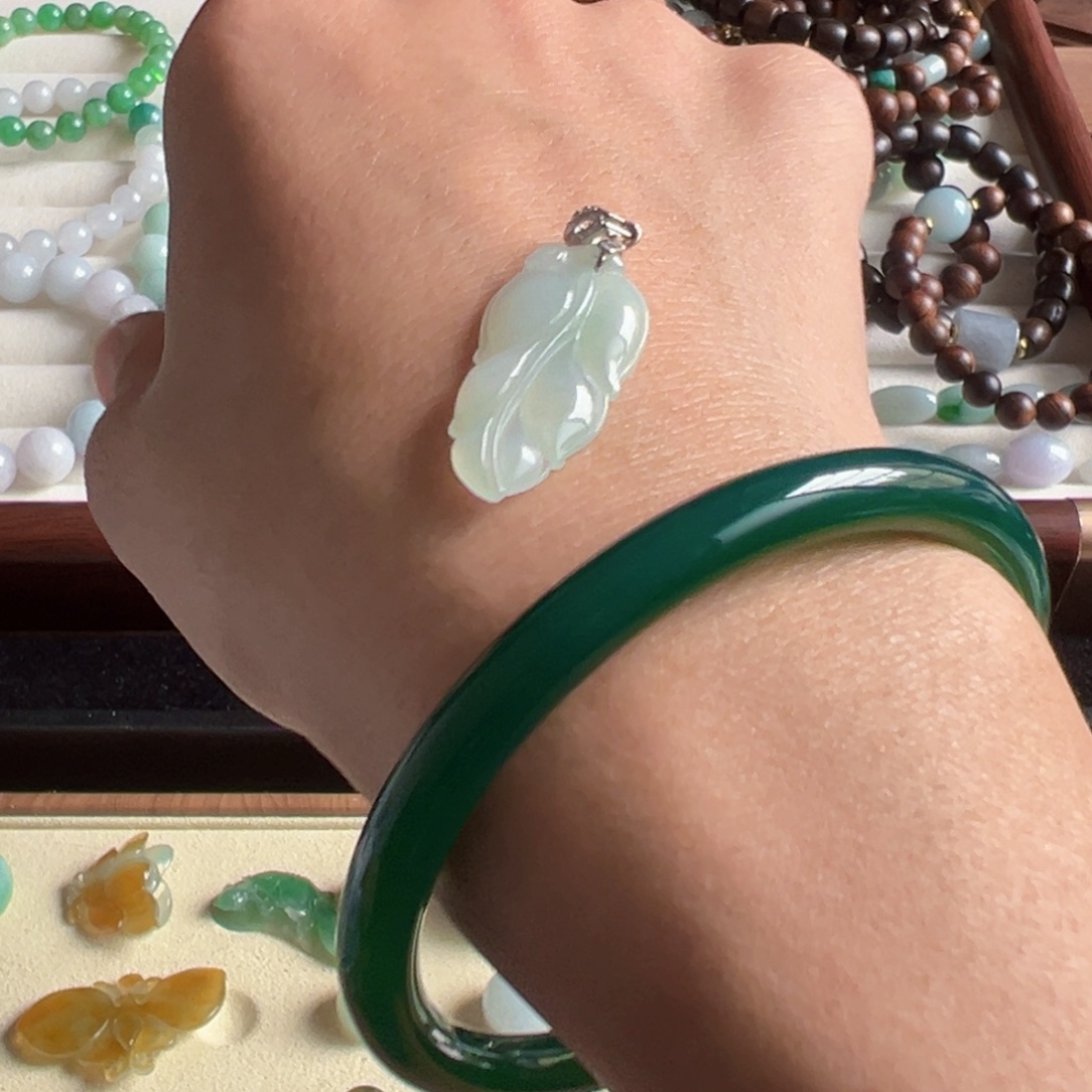 翡翠未镶嵌颈饰翡翠叶子挂件