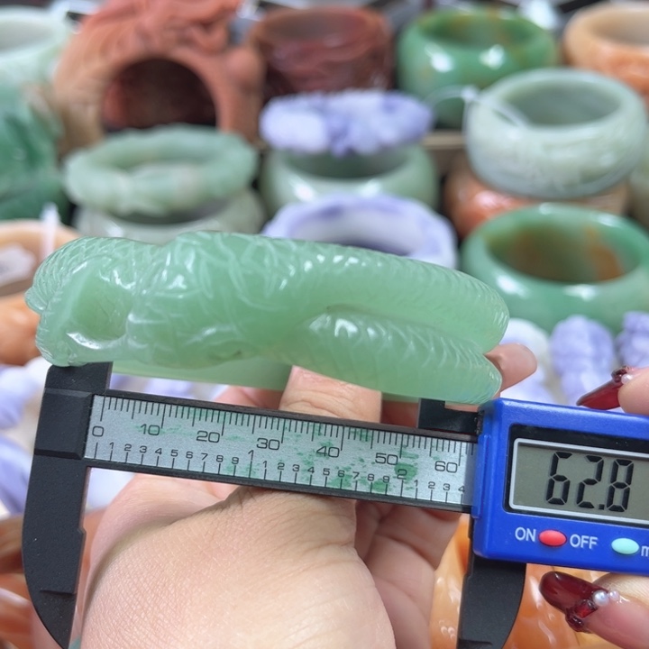 石英质玉手镯未镶嵌长***?