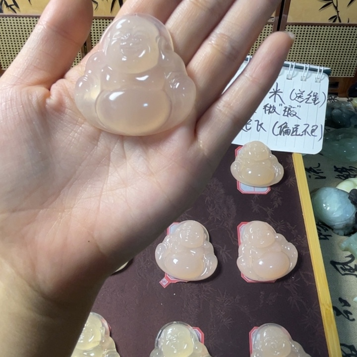 云***曜蛇纹石玉未镶嵌颈饰