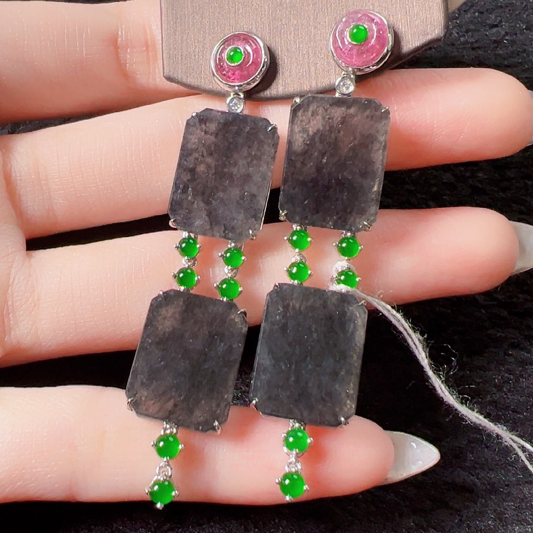 翡翠耳饰18K金镶嵌签收后24小时鉴赏期，过时不退