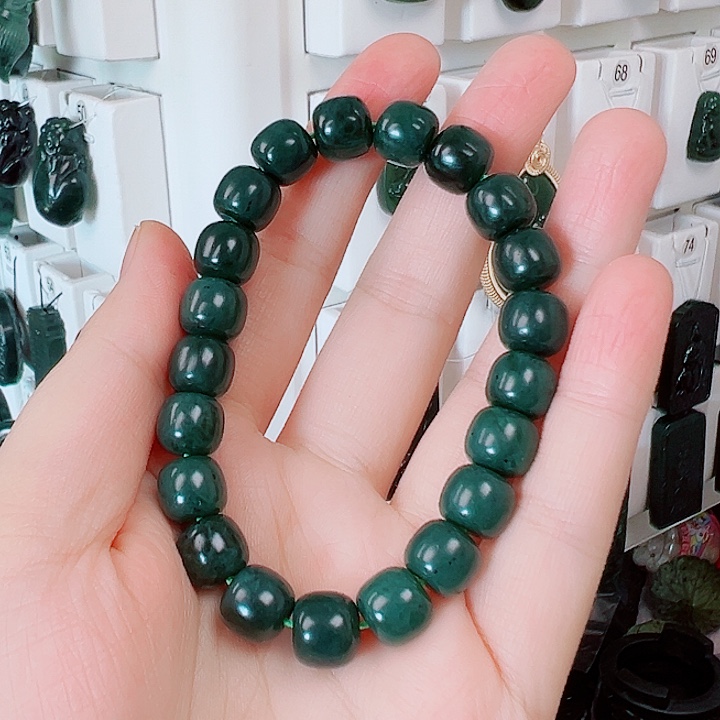 蛇纹石玉颈饰未镶嵌