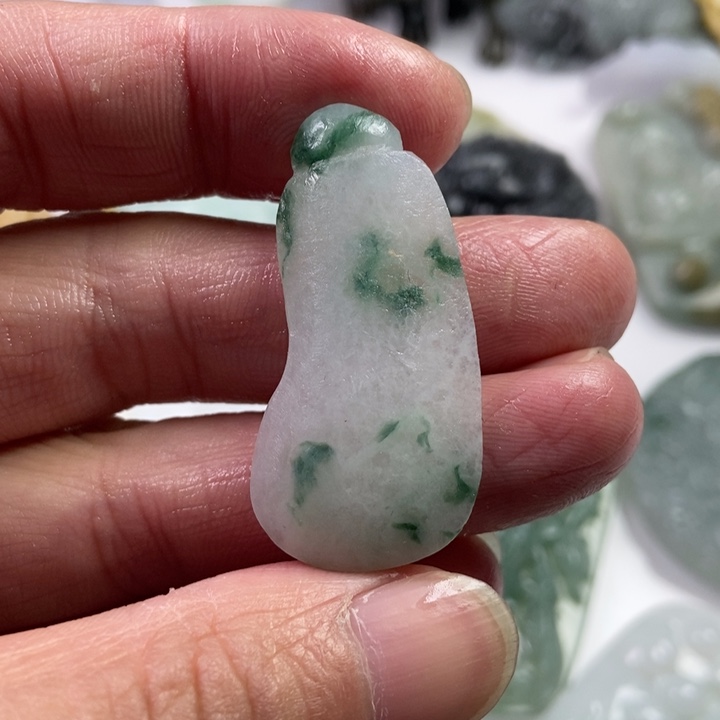 定制翡翠未镶嵌漂**孩翡翠