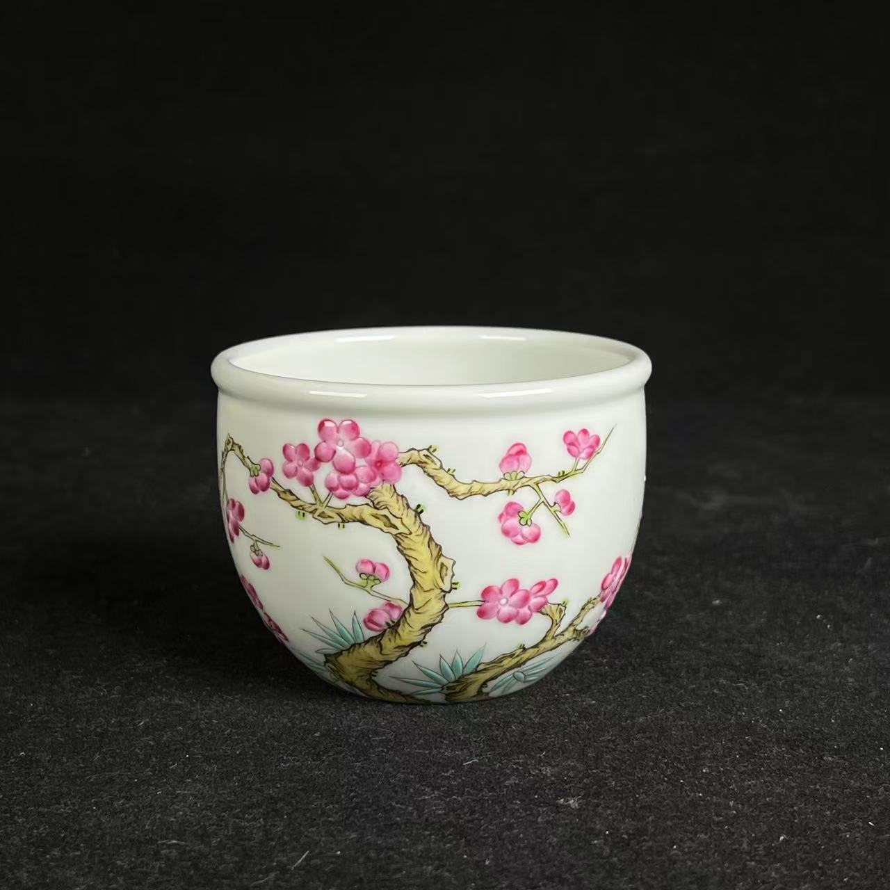 F粉彩花卉纹案头缸