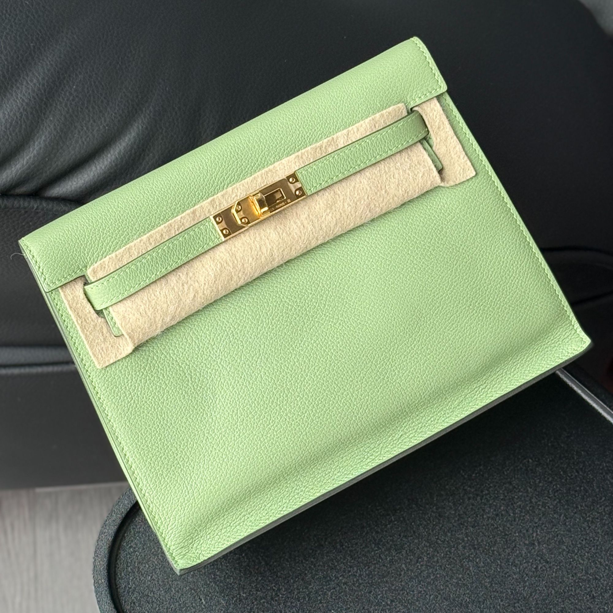 全新未使用 Hermes/爱马仕 danse 牛油果绿金扣  EC皮   