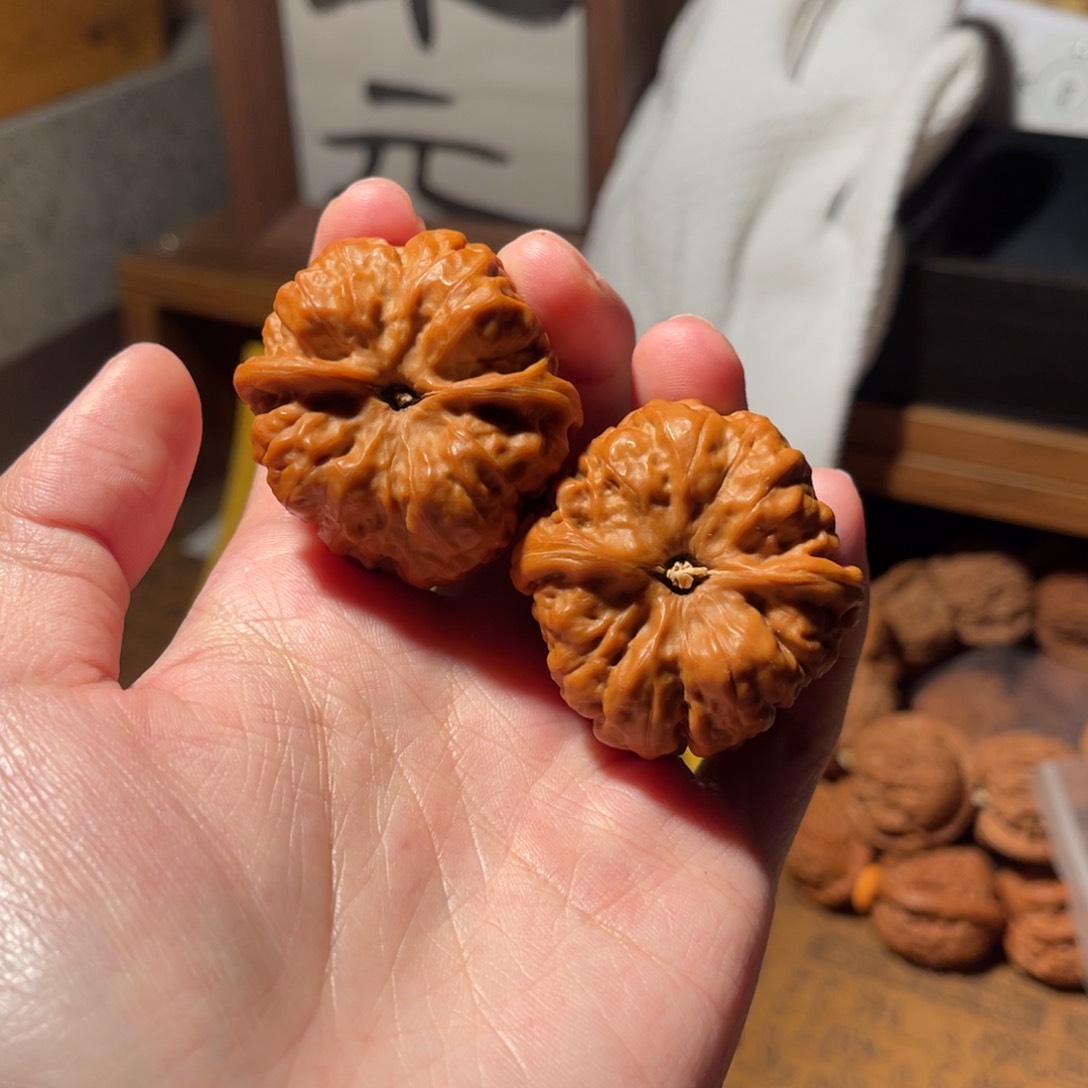 文玩核桃把件40肚蛤蟆有修有点黄，不退换